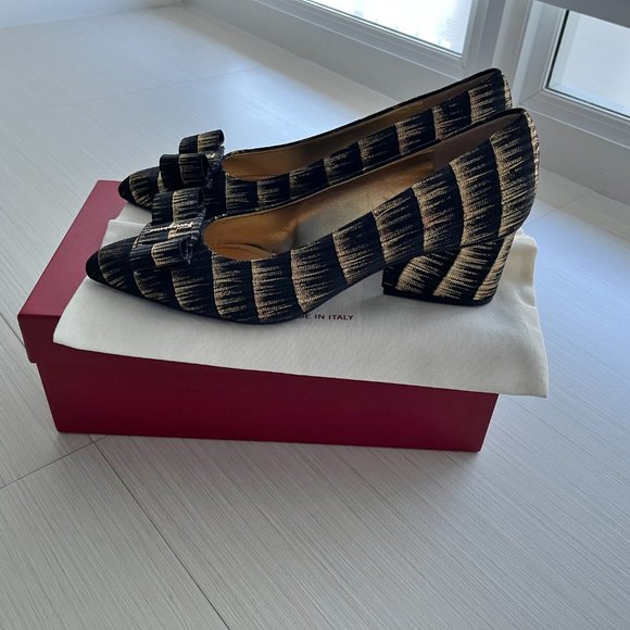 Metallic bow pumps - Picture 2 of 16